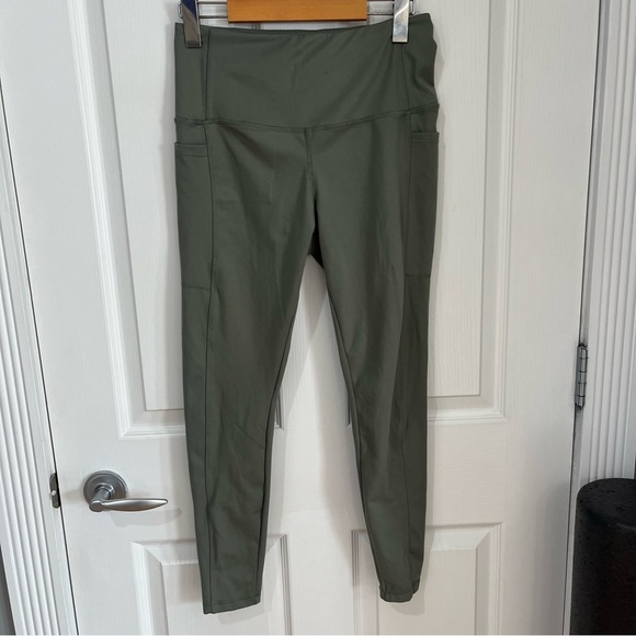 Danskin green leggings high rise with pockets on each leg size medium - Picture 3 of 9